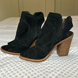 Vince Camuto Leather Heel